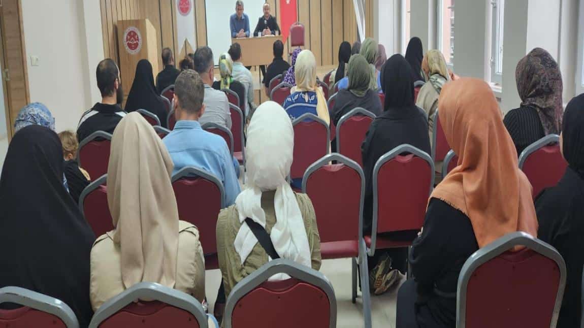 2025-2026 EĞİTİM ÖĞRETİM YILI OKUL AİLE BİRLİĞİ VE VELİ TOPLANTILARINI GERÇEKLEŞTİRDİK